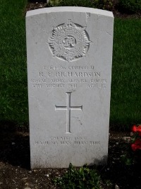 Klagenfurt War Cemetery - Richardson, Ronald Ernest